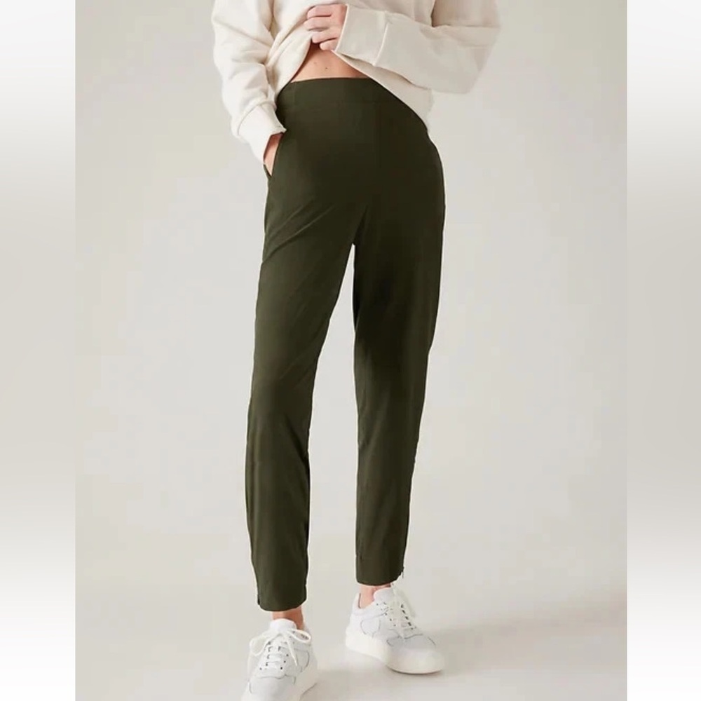 Athleta Brooklyn Heights High Rise Joggers in an olive green color Sz 2P